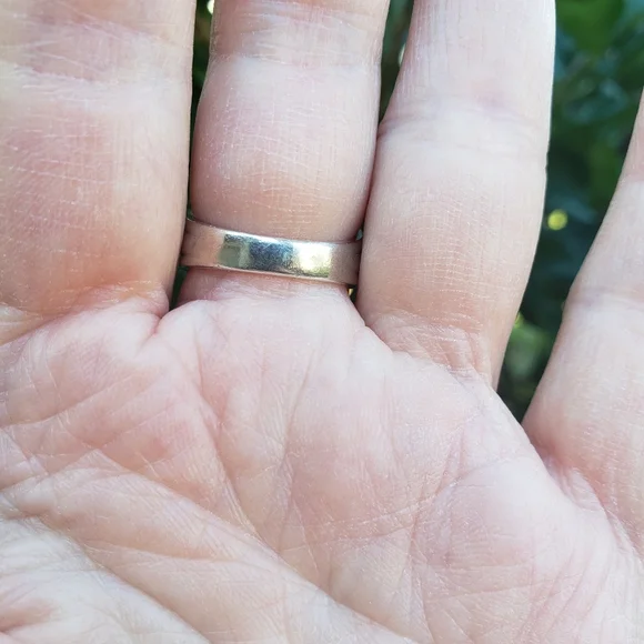 Oval Gemstone & Marcasite Ring - Picture 9 of 12